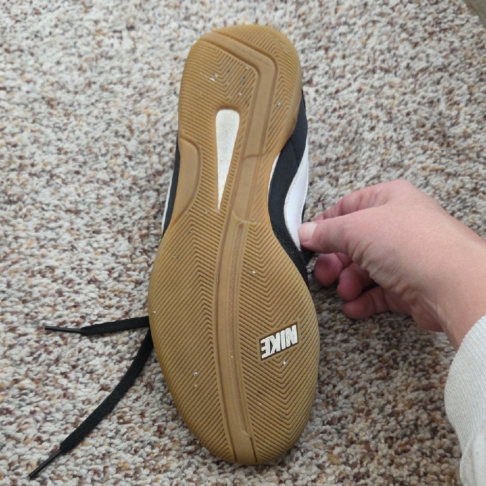Nike Men's Black and White Indoor Soccer or Futsal Shoes with Tan Sole Size 6 - Picture 11 of 13